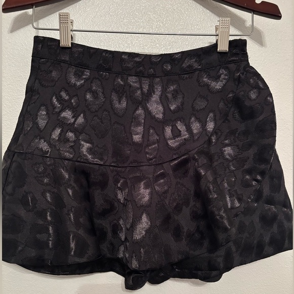 DO+BE black animal print skort S - Picture 2 of 5